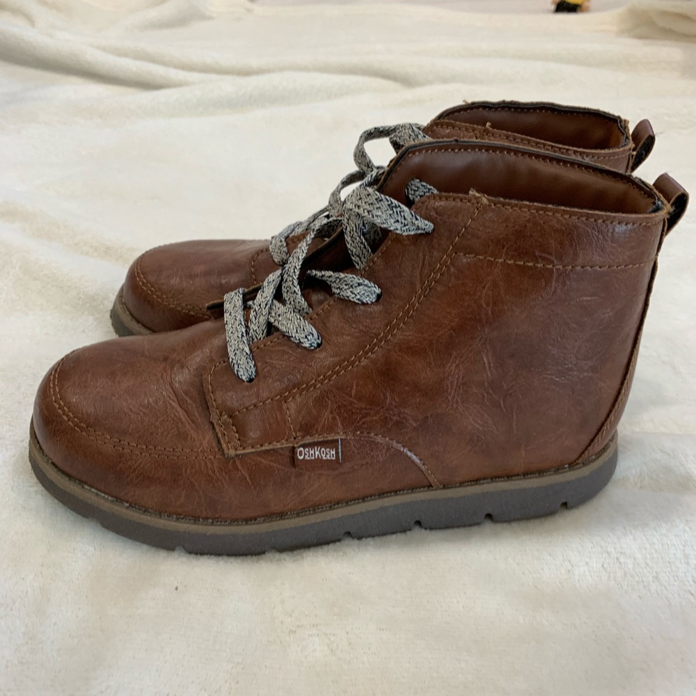 OSHKOSH B’gosh shoes